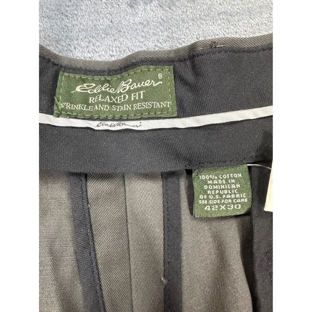 Eddie Bauer Mens 42x30 Relaxed Fit‎ Pleated Chinos Dark Olive Nano-Tex 3884 NWT